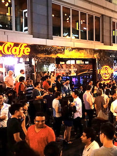 AT Lan Kwai Fong 240x320 1