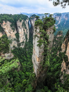 AT Zhangjiajie National Forest Park 240x320 1